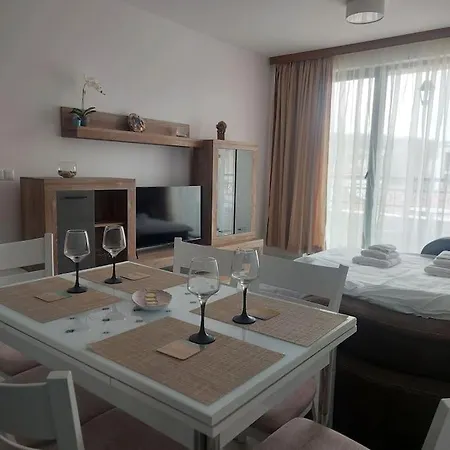 в Life Апартаменты *
